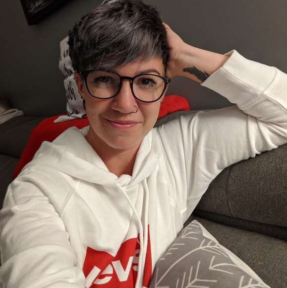 Meet your Posher, Crystal - Picture 1 of 1